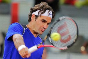 Con dificultades, pero Federer avanza en Madrid