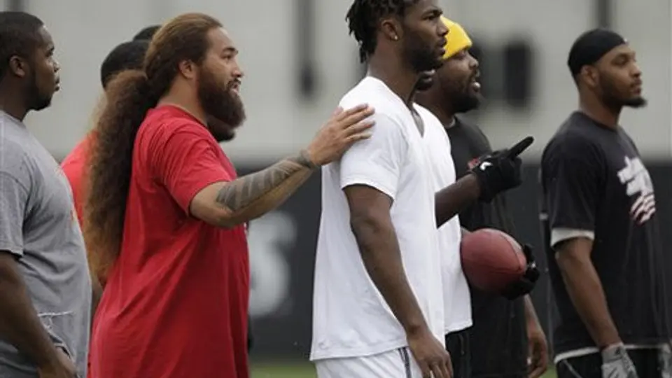 Jugadores de la NFL se alistan en caso de arreglo