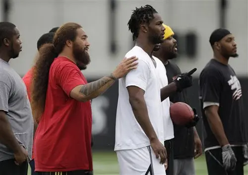 Jugadores de la NFL se alistan en caso de arreglo