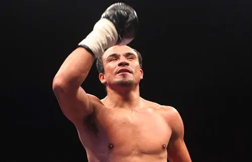 'Dinamita' Márquez noquea en uno y ya piensa en Pacquiao