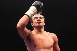 'Dinamita' Márquez noquea en uno y ya piensa en Pacquiao