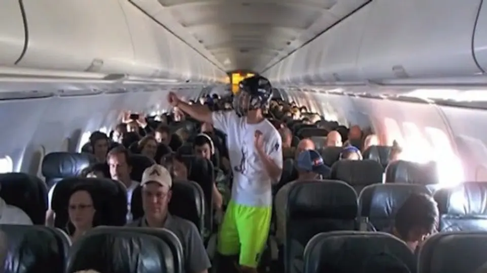 'Harlem Shake' a 30 mil pies de altura