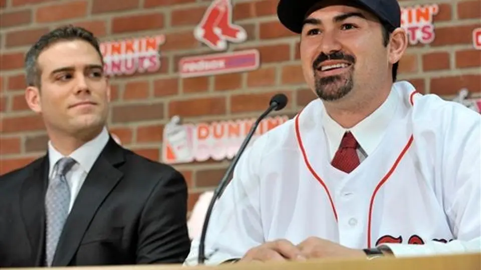 Adrián González, el mejor mexicano pagado en la historia