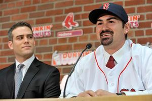 Adrián González, el mejor mexicano pagado en la historia