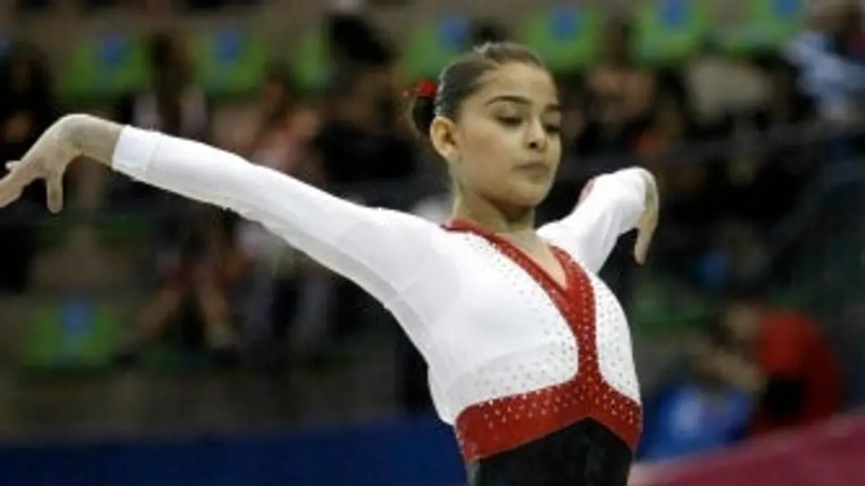 Karla Salazar se queda cerca de la medalla en la viga de equilibrio