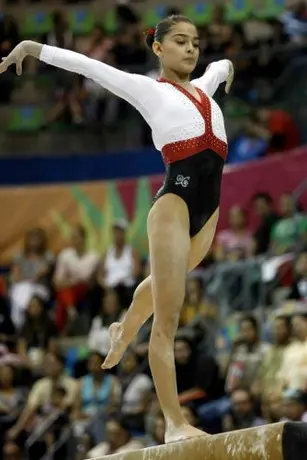 Karla Salazar se queda cerca de la medalla en la viga de equilibrio