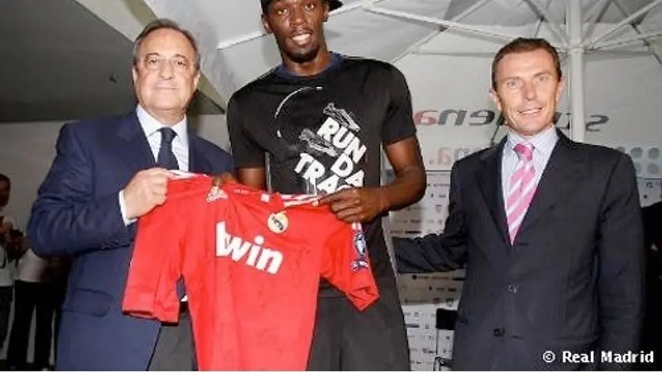 Usain Bolt estrenó la camiseta roja del Real Madrid