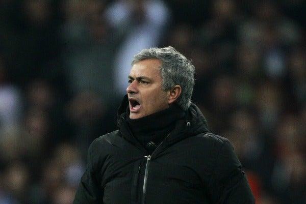 Mourinho dando instrucciones a sus jugadores | AP