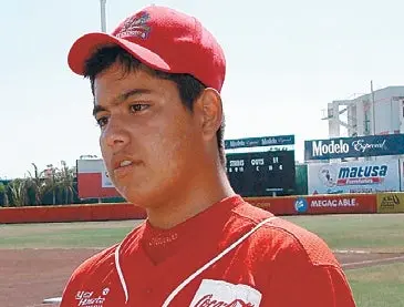 Corrigen técnica a Luis Heredia para evitar lesiones