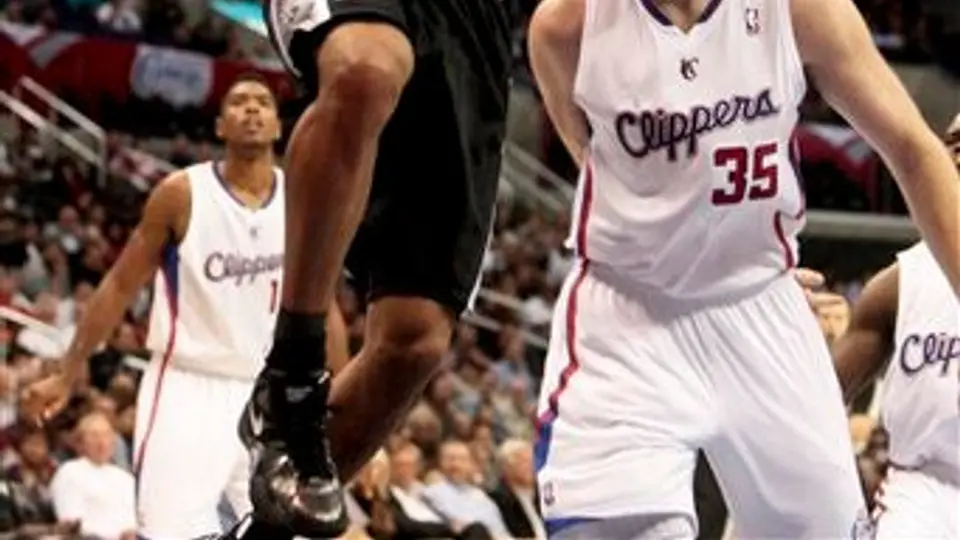 Spurs confirma paternidad y vence 97-88 a Clippers
