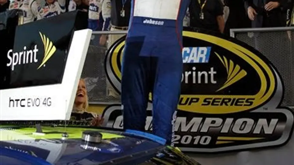 Jimmie Johnson gana quinta corona en la Nascar