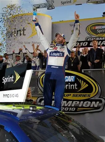 Jimmie Johnson gana quinta corona en la Nascar