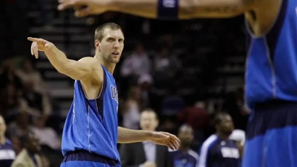 Ni con los 31 puntos de Ginóbili, Spurs puede con Mavericks