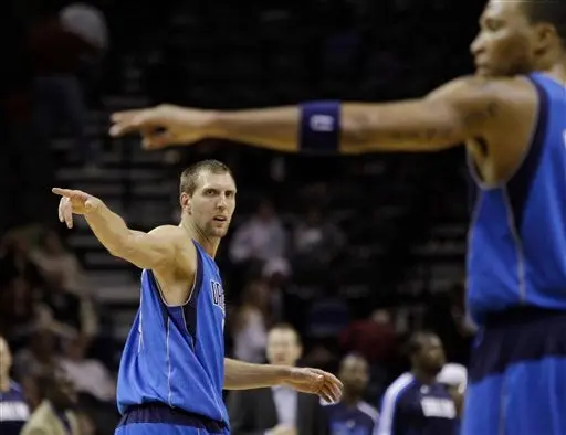 Ni con los 31 puntos de Ginóbili, Spurs puede con Mavericks