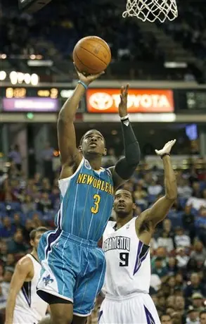 Paul guía victoria de Hornets 75-71 sobre Kings para recuperar la cima del Oeste