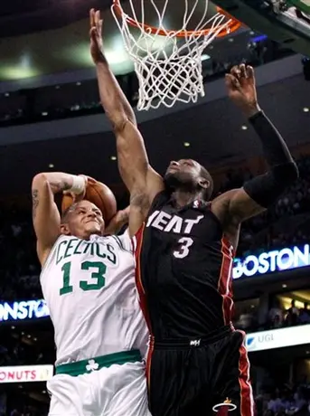 Miami se impone 98-90 a Boston y se coloca 3-1 en la serie