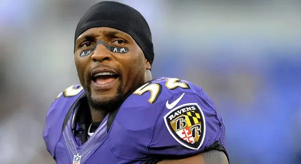 Tony González y Ray Lewis buscan poner fin a su carrera con honores