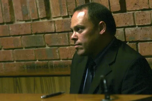 Investigador de caso Pistorius está bajo sospecha de asesinato