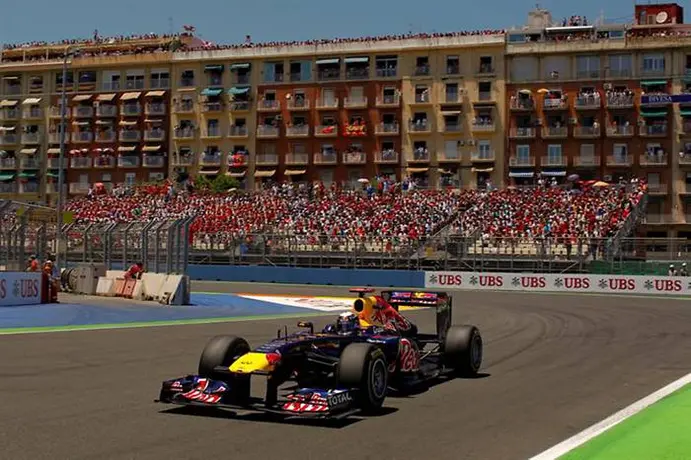 Vettel gana un gris GP de Europa; Checo fue 11