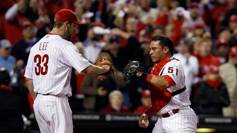 Cardenales remonta el marcador 5-4 e iguala la serie con Filis