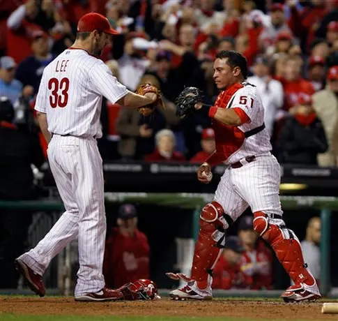 Cardenales remonta el marcador 5-4 e iguala la serie con Filis