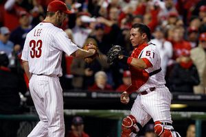 Cardenales remonta el marcador 5-4 e iguala la serie con Filis