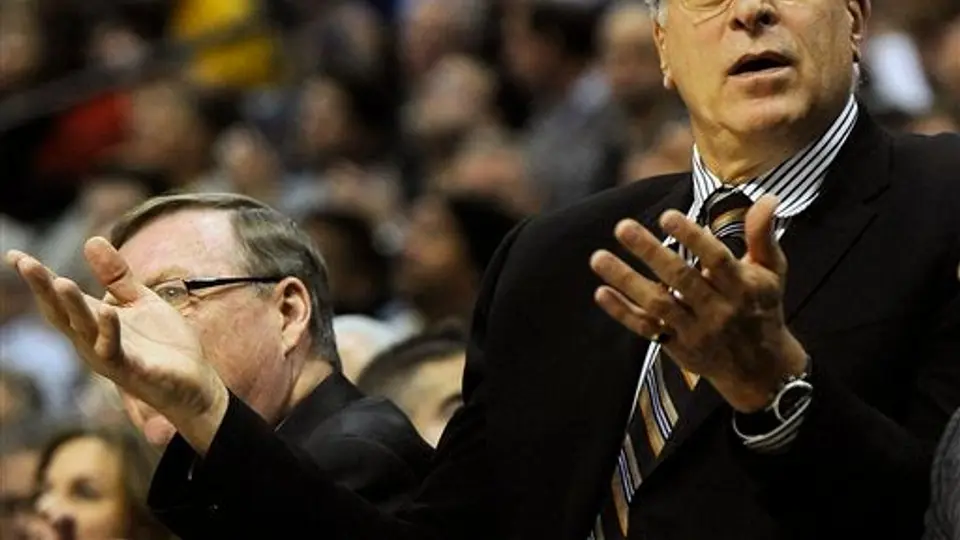 Tacha Van Gundy de "ignorantes" las críticas de Phil Jakson al Heat