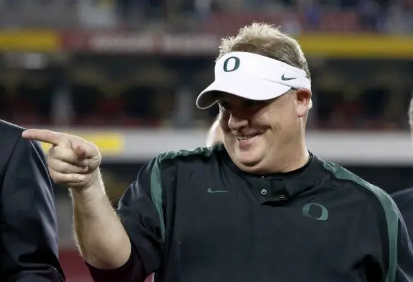 Filadelfia contrata al entrenador Chip Kelly