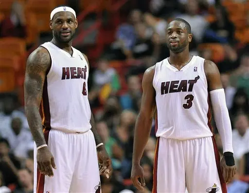 James y Wade aportan 50 puntos en triunfo del Heat
