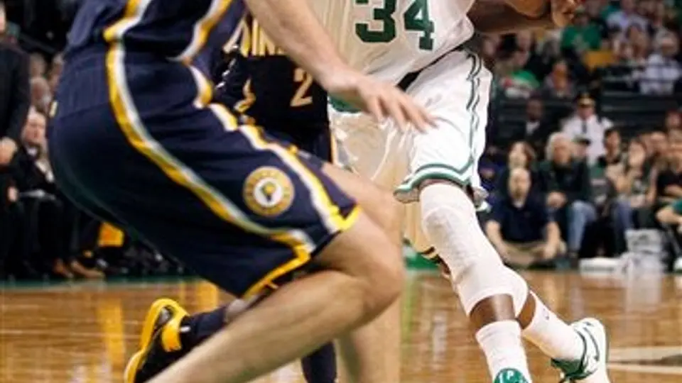 Pierce luce con triple doble y Boston vence 99-88 a Pacers