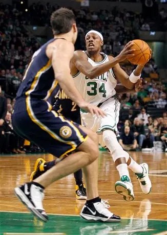 Pierce luce con triple doble y Boston vence 99-88 a Pacers