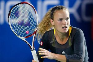 Wozniacki logra su primera victoria del año en Hong Kong