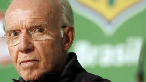 Mario Lobo Zagallo sufre accidente automovilístico