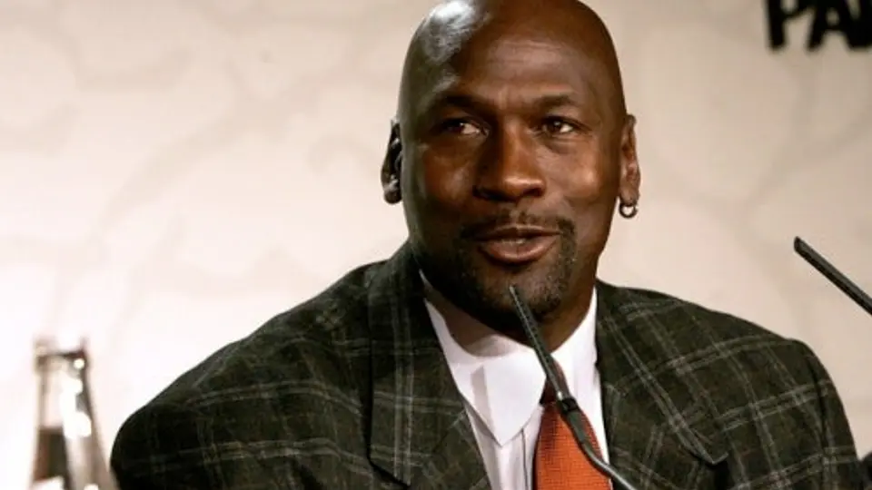 Michael Jordan es multado con 100 mil dólares