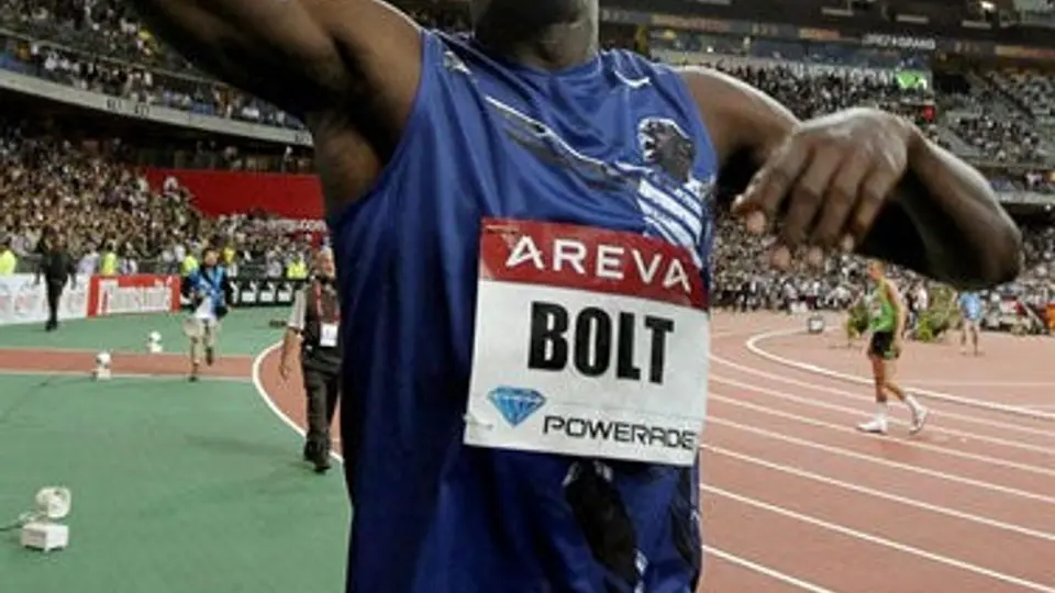 Bolt se llevó los 200 metros en París
