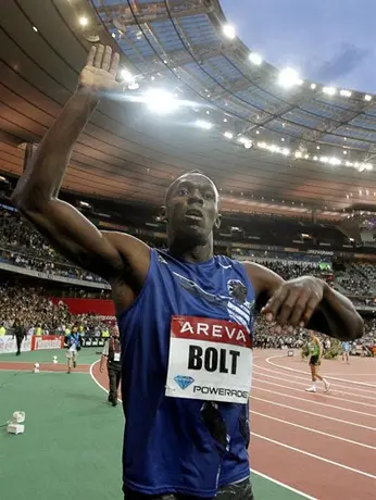 Bolt se llevó los 200 metros en París