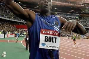 Bolt se llevó los 200 metros en París
