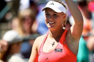 Wozniacki apalea y avanza fácil en Charleston