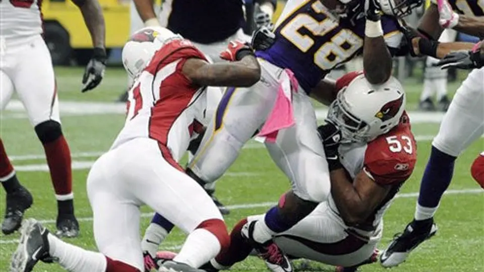 Peterson lidera a Vikingos al triunfo 34-10 sobre Cardenales