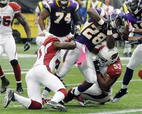 Peterson lidera a Vikingos al triunfo 34-10 sobre Cardenales