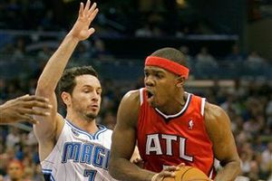 Orlando pone la serie 3-2 al vencer a Atlanta