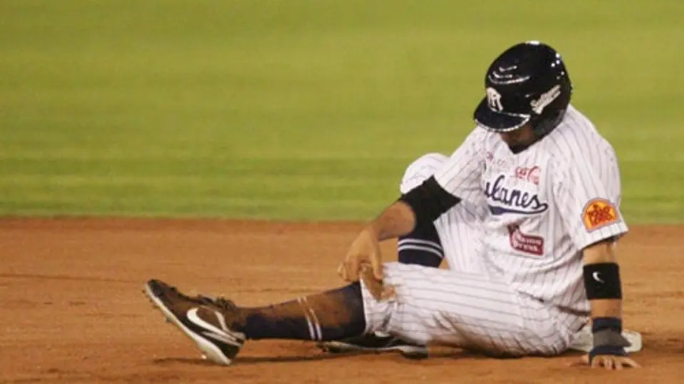 Barren a Sultanes en el tercero de la serie ante Broncos
