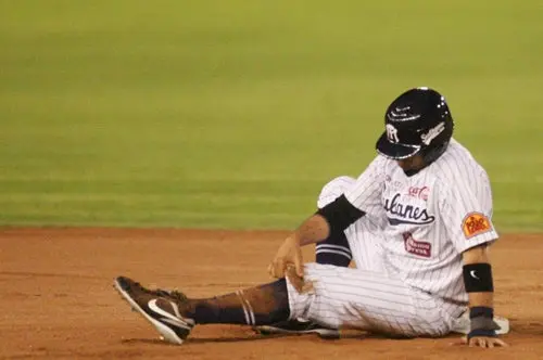 Barren a Sultanes en el tercero de la serie ante Broncos