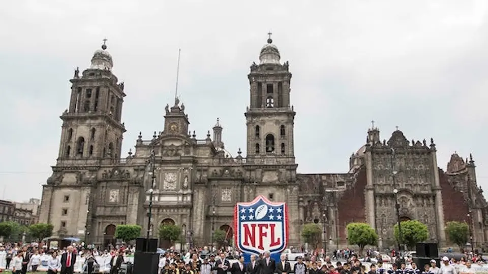 Experiencia NFL inicia en el Zócalo capitalino