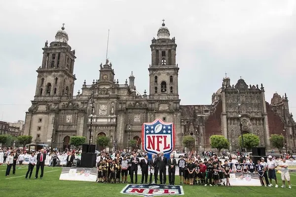 Experiencia NFL inicia en el Zócalo capitalino