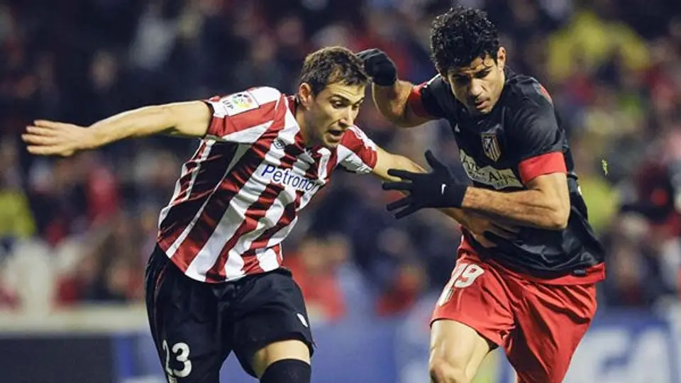 Atlético se aleja del Barça tras caída con el Athletic
