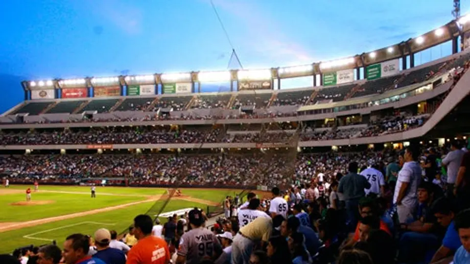 La afición regia apoyó a Sultanes en su triunfo
