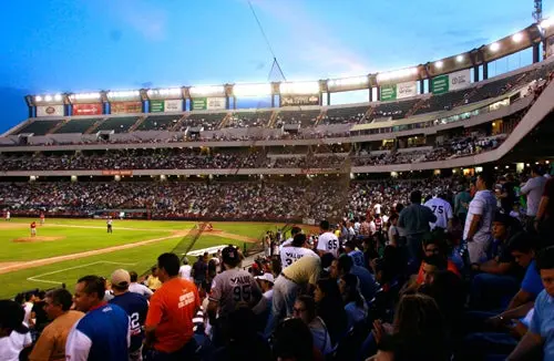 La afición regia apoyó a Sultanes en su triunfo