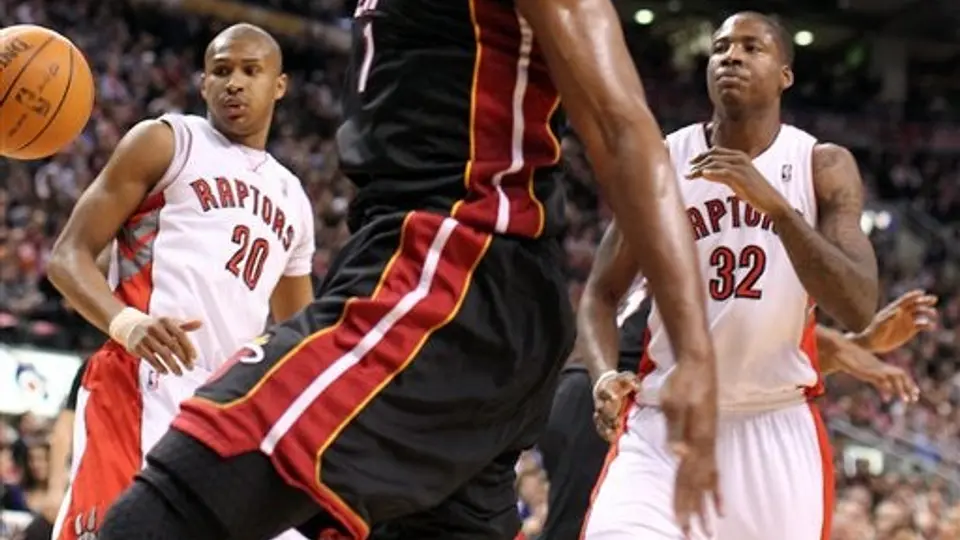 Toronto cae ante Miami 103-95; Bosh anota 25 puntos ante su ex equipo