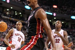 Toronto cae ante Miami 103-95; Bosh anota 25 puntos ante su ex equipo
